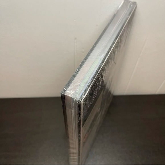 Starcraft 2 Heart of The Swarm Collectors Edition Strategy Guide Hardback - NEW! - Picture 3 of 3